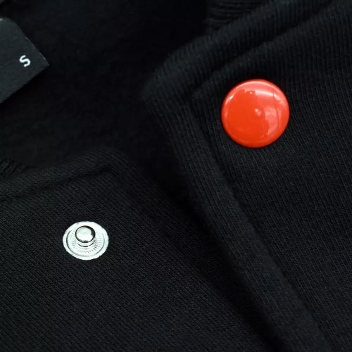 Bluza bejsbolówka Logo czarno-czerwona Pretorian - guziki